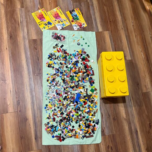 Lego lot. 1 lb 11 oz of assorted Classic Legos in a yellow Lego storage bin. - Picture 2 of 7